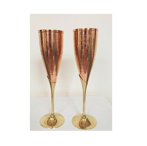 Ensemble de 2 gobelets en cuivre pur de la meilleure qualité, parfaits pour les fêtes élégantes. - Product Image 3