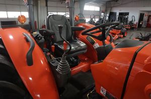 Tractor Kubota Modelo M7060HD con 64HP, 4WD, Embrague Hidráulico con Freno en Venta a Bajo Precio - Product Image 2