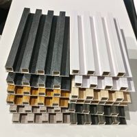 Revêtement composite décoratif en WPC anti-UV, résistant à l'humidité, imperméable, panneaux rainurés pour les loisirs à domicile, les intérieurs commerciaux