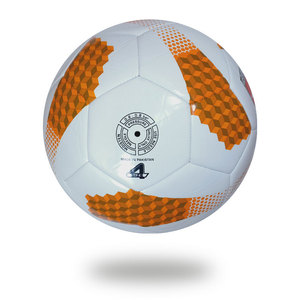 Ballon d'entraînement de football Futsal en cuir PU à haute rétention d'air conçu sur mesure Ballons de football en machine légers, durables et doux au toucher - Product Image 4