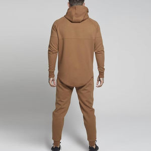 Sudadera con capucha de color beige con cremallera negra Material transpirable Disponible en varios colores - Product Image 2