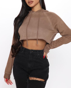 Nouveau sweat à capuche court pour femme, collection hiver 2026, style urbain tendance, avec logo frontal et motif à carreaux, en polaire, vente en gros - Product Image 4