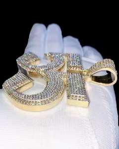 Collar con colgante chapado en oro de lujo para mujeres y hombres Joyería elegante de cadena larga para fiesta y uso diario - Product Image 2