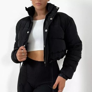 Veste Softshell d'hiver personnalisée pour femmes avec col montant Nouveau rembourrage épais et épais à la mode Cropped Puffer Bubble Design - Product Image 6
