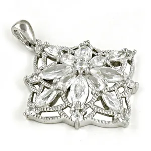Collier pendentif fleur en argent 925 pour femme avec strass en cristal, chaîne serpent plaquée or 18 carats, style classique, à porter au quotidien - Product Image 2