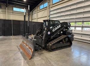 Cargadora Compacta Minotaur DL550 con Envío Gratuito, Aprobada por CE y EPA, con Cuchilla Frontal y Sistema de Climatización - Product Image 3