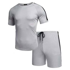 Ensembles de vêtements d'été pour hommes de grande taille, respirants et personnalisés OEM Ensemble de vêtements de sport en tissu de coton épais et de shorts coupe ajustée - Product Image 1