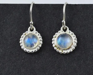 Boucles d'oreilles clous en pierre de lune arc-en-ciel, faites à la main, en argent sterling 925 plaqué or, bijoux de fête mignons, pierre précieuse naturelle éclatante, cadeau pour femme - Product Image 5