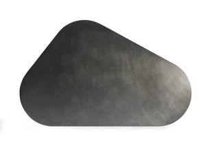 Table en aluminium table de forme organique avec une surface lisse et trois pieds cylindriques La conception de la table comporte un arrondi - Product Image 4