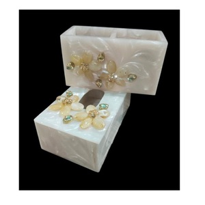 Porte-serviettes en résine lisse de haute qualité avec finition durable et design élégant pour l'organisation de la cuisine et de la table à manger d'Inde - Product Image 1