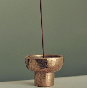 Support de brûleur d'encens en métal doré moderne Décoration intérieure élégante avec plateau d'encens décoratif pour la méditation Yoga Diffuseur d'aromathérapie - Product Image 4