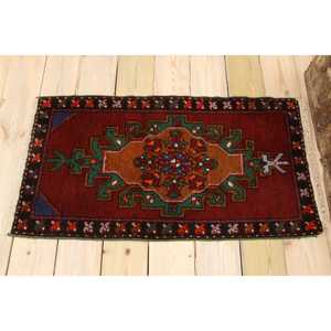 Petit tapis vintage 1,7x3,2 pi (53x99 cm), tapis turc en laine rouge unie - Product Image 2