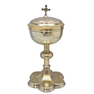 Ciborio Chapado en plata de diseño moderno con tapa cruzada, recipiente eucarístico de Metal pulido para suministros de altar de Iglesia - Product Image 3