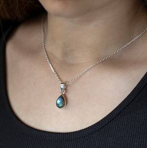 Elegante collar de labradorita Plata de Ley 925 Colgante de piedras preciosas de pera hecho a mano Hermoso regalo para ella - Product Image 4