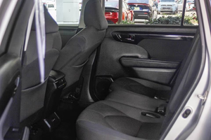 T0 Y3ta High Lander 2024 2.0T 5 places Volant à gauche Sièges en cuir Caméra de recul Écran tactile Phares au xénon Occasion État excellent US Euro - Product Image 5