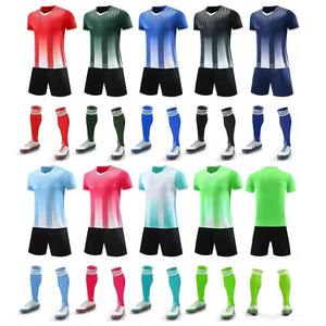 Ensemble de maillots de football personnalisés OEM en gros, impression numérique, couleur personnalisée, antibactérien, séchage rapide, respirant, polyester, équipe de football - Product Image 2