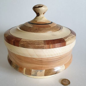 Olla para servir alimentos de madera de mango con tapa para cocina, hotel, restaurante, olla de cazuela cálida de madera personalizada - Product Image 1