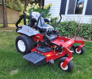 รถตัดหญ้าแบบนั่งขับ เกรดอุตสาหกรรม ราคาดีที่สุด เครื่องยนต์ 2 จังหวะ น้ำมันเบนซิน/แก๊สโซลีน ปรับความเร็วได้ ที่จับพับได้ ขายส่ง - Product Image 1