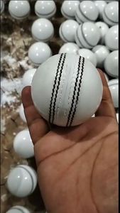ลูกคริกเก็ตแบบแข็งทำจากหนังคุณภาพสูงจากปากีสถาน - Product Image 5
