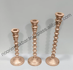 ขาตั้งเทียนอลูมิเนียมทำด้วยมือสำหรับตกแต่งทำจากทองเหลือง: สินค้ามาใหม่ล่าสุดจากผู้ผลิตอินเดียขายส่งเชิงเทียนโลหะ - Product Image 5