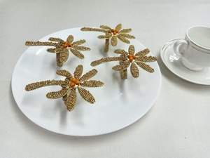 Servilleteros de resina hechos a mano de calidad superior Patrón floral Colores vibrantes Diseño de Ángel duradero para ajustes de mesa sofisticados - Product Image 3