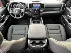 RAM 1500 Big Horn Crew Cab 4WD 2024, conduite à gauche, sièges en cuir foncé, pneus R19, automatique, électrique, 5 places, LED, xénon, caméra arrière - Product Image 2