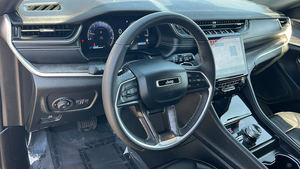 2024 Jeep Grand Cherokee L Limitado 4WD - Product Image 2