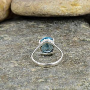 Anillo elegante de Topacio Azul, joyería minimalista hecha a mano de Plata de Ley 925 para mujer, regalo de aniversario de boda - Product Image 2