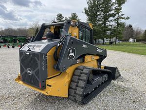 รถตักล้อยาง John Deere 331P แบบ Skid Steer Loader สำหรับงานหนัก ขนาดกะทัดรัด พร้อมความสามารถรับน้ำหนักสูง ราคาดี - Product Image 2