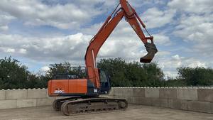 Excavatrice Hitachi EX210LC 2021 avec moteur Perkins 460HP, poids opérationnel de 1000 tonnes, composants essentiels : moteur, boîte de vitesses, roulement - Product Image 4