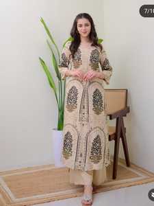 Ropa de fiesta de alta calidad Kurti para mujer con escote y pantalón elegantes disponibles a precios al por mayor desde la India - Product Image 4