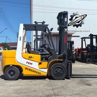Chariot élévateur diesel d'occasion TCM FD30T6 avec hauteur de levage de 4000 mm et accessoire de déplaceur latéral fonctionnel