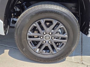 Toyota Tundra SR5 2024 en perfecto estado - Product Image 3