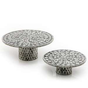 Soporte para Pastel de Cumpleaños de Madera de Calidad Superior con Forma Redondeada y Acabado Esmaltado para Fiestas y Celebraciones - Product Image 4