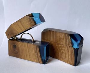 Boîte à bijoux de luxe en bois et époxy Petit emballage cadeau Boîte à bagues en bois de fiançailles et taille personnalisée au meilleur prix - Product Image 3