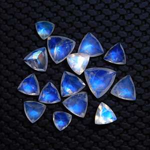 Venta caliente 10X10M Trillón Forma Corte facetado Azul DIY Joyería Natural Calidad fina 10X10M Arco iris blanco Piedras preciosas sueltas - Product Image 1