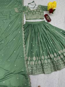 Ensemble Lehenga Choli en crêpe de soie de créateur avec broderie de sequins épais de 7 mm et dupatta pour les occasions de mariage et de fête - Product Image 3
