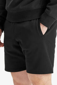 Pantalones cortos atléticos negros clásicos de cintura elástica con bolsillos laterales con cremallera Diseño minimalista y tela ligera para uso diario - Product Image 5