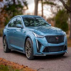 Auto CT5-V Blackwin 2024, Transmisión Manual de 6 Velocidades, Motor V8 Supercargado de 668 hp - Product Image 1