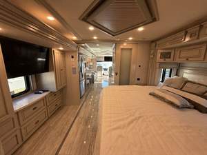 Venta de Autocaravanas Usadas Newmars Dutch Star 2022, Clase A, para 4-6 Pasajeros, Precio de Mayoreo con Descuento - Product Image 3