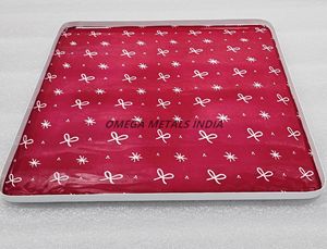 Bandeja de servicio roja cuadrada festiva con patrones blancos caprichosos y bordes lisos, perfecta para celebraciones y reuniones navideñas - Product Image 2