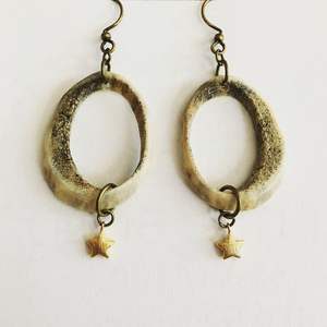 ต่างหูเขาควายแท้มีจริยธรรมสำหรับผู้ที่ชื่นชอบแฟชั่นที่ยั่งยืนซึ่งชื่นชอบเครื่องประดับของช่างฝีมือที่ทำด้วยมือ - Product Image 3