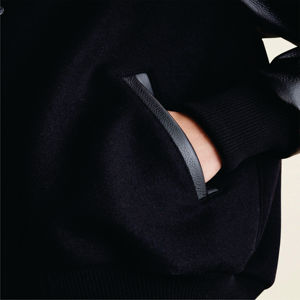 Fabricant OEM Veste universitaire de haute qualité pour hommes, manches en cuir avec broderie en chenille, veste universitaire Letterman de baseball personnalisée - Product Image 5