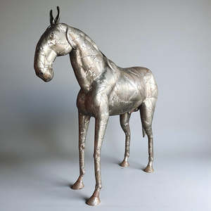 IRON HORSE Handmade Industrial Design Style Metal Animal Pattern Craft Industrial Design Style Metal Handicraft - Product Image 1