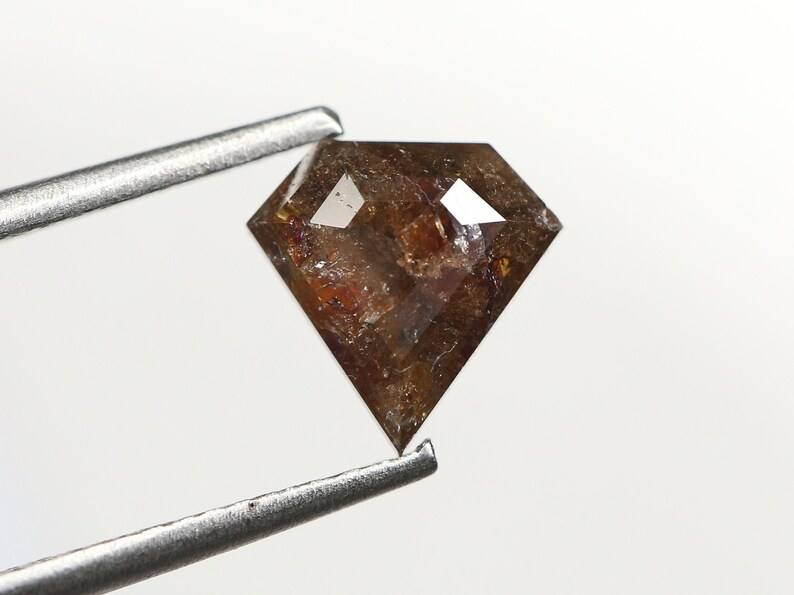 สีแดงเรียบง่าย