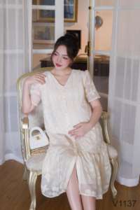 Robe de maternité confortable en mousseline de soie brodée douce V1137 avec un design droit pour l'été non décoloré - Product Image 6