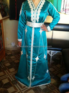 Caftán con cuello en V bordado con cinturón estilo marroquí especial - Product Image 2