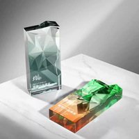 Trophée rectangulaire en verre cristal dégradé arc-en-ciel avec motif gravé au laser – Tendance mode