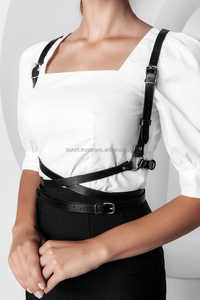 Harnais de poitrine en cuir noir pour femmes Ceinture à la mode ajustable pour un style audacieux et chic Soutien-gorge à cage ouverte LWH-0087 - Product Image 4