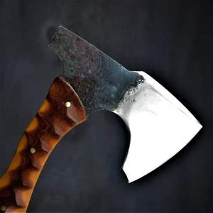 Hache Viking Longue Faite Main sur Mesure pour Bushcraft avec Tête en Acier Carbone Gravée et Fourreau en Cuir – Idéale pour le Camping en Plein Air et comme Cadeau - Product Image 3